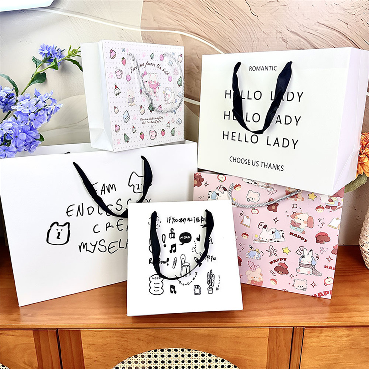 8-2 Paper bags for gifts - Image 1