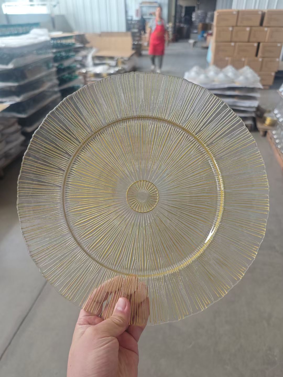 Gold electroplated radial pattern glass charger plate